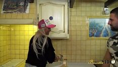 Afspelen Shana jolie beurette in triade om opening weg te geven