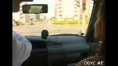 Odtwórz Nastoletnia sechannelress ubiera się ze starym facetem i daje sobie radę
