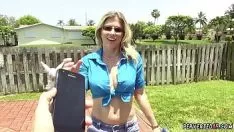 Oynat Milf yapay penis, bu milf'i sadece, ihtiyacı olan şeyleri atıyorsa değil, ayrıca