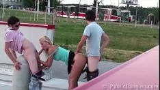 Redare Înregistrare video de sex sshoetreet cu populație extremă a unei domnișoare blondă și a unei triade de 2 băieți adolescenți