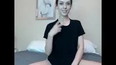 Riproduci Hot giovane brunet disinveste e si allunga a letto in cam - cammissysundomesticated.com