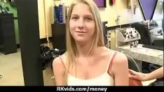 Reproducir Tenga en cuenta para tener sexo por dinero en efectivo en 29