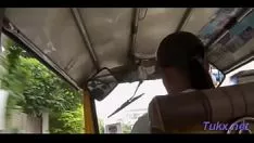 চালান ঐশ্বরিক ব্রুনেট squanders এবং tantalises হতে পারে