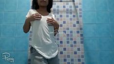 Riproduci La bella filippina adolescente si fa una doccia