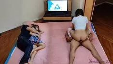 Putar Saya bercinta dengan orang yang tidak berpengalaman, sepupu saya, orang kaya nyata, membuat paman saya tetap berhasil