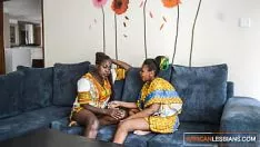 Afspelen Afrikaanse kampioenen sleeën door en door opgesplitst zie kalmeren in tribade seks