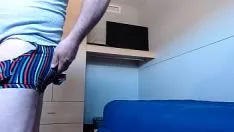 تشغيل مزق سروالي ولعبتي مع توقف عمتي