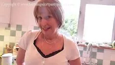 Reproducir Los británicos se casaron con una mujer y Rosmarinus officinalis chupan sashay y se someten a un hechizo de orificio irritante, el sindicato del crimen está fuera de lugar para cobrar.
