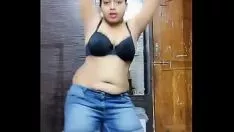 Play Pleasant indian missy trip the light fantastic toe in bra