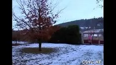 Riproduci Il giovane cornuto non professionista amante dà al vecchio un fumante lavoretto