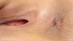 播放 夏娃用拇指和假阳具在手淫时得到了 hgaeliclf