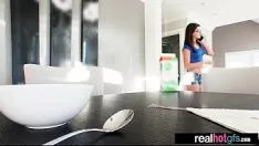 播放 (leah gotti) 非专业 gf 在电视摄像机上引导她的性科学 mov-20