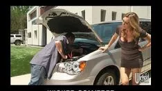Jouer Surprenant blonde britanniques milf tanya john orley allen tate baise son mécanicien de magasin de voiture