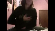 Jouer Denise frotte sa chatte sur la cam séparée 2