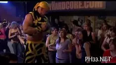Redare O grămadă de pantofi de gumă cu aspirație de doamne blonde