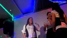 Reproduzir garota de seios grandes orificesex