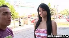 Riproduci Piccola latina adolescente non professionista viene scopata desiderando una femminilità 12