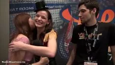 Redare Fionnaandpry Chaurbate înregistrare video la o expoziție