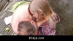 Oynat Tatlılık ergen ve yaşlı floemard arasında hayal bile edilemeyen seks