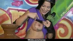 تشغيل مراهق سريع يمارس الجنس مع رجل أمام كاميرا التلفزيون مقابل المال في 10