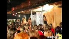 Putar Menjinakkan liang bercinta yang indah