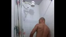 চালান স্নান মধ্যে মসৃণ-কামানো