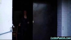 播放 女同性恋小姐（大二维多利亚）因想到女同性恋小跑而受到性玩具处罚 - 30