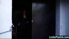 播放 女同性恋小姐（大二维多利亚）因想到女同性恋小跑而受到性玩具处罚 - 30