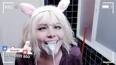 Играть Чистка зубов с большим количеством пены, ахегао