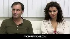 Putar Doctorfuckme - pejantan perv mendapat terapi payudara besar dengan rachael cavalli & putri tiri kristal mengejar