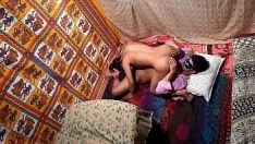 Riproduci Una coppia indiana adulta fa sesso bollente dopo una notte pesante fuori