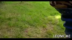 Oynat Oldukça leony april, yardımcısını kontrol ettiriyor