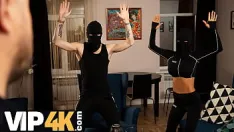 Redare Hunt4k. smulgerea lui scrounger este umplută cu penisul dur al proprietarului casei