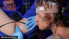Jouer L'infirmière (marco bianchi) est surprise et excitée quand il voit (bo sinn) une bite dure bandée - bromo