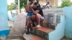 播放 拉丁邻居抓住我，户外后入式诱惑和大屁股自慰第 1 部分