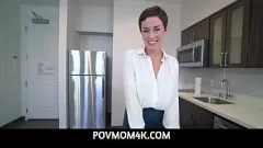 播放 继子的第一次：火辣继母的阴户和大奶