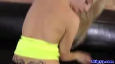 Jouer Gumshoesuccion adolescent obtient pov fessée par vieux garçon