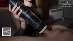 Reproducir El intenso orgasmo de la amateur de la morena con BestVibe Stormcup - Sex Toy Review