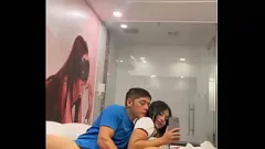 播放 与我哥哥的朋友亲密：一次粗暴的性交，以大驴，大山雀和口交为特色