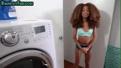 Jouer Session intense de POV de POV de la demi-sœur de Curvy Ebony