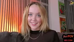 Reproducir POV Modelo rubia montando una gran polla en una sesión erótica de pareja