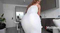 Riproduci Mogli traditrici La MILF Alia Donovan non può resistere a un cazzo duro