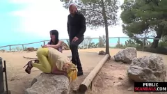 Putar Sayang Eropa nakal membuat pantat besarnya dipermainkan di threesome publik dengan dominator keriting dan mainan seks erotis