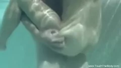 Putar Rasakan relaksasi terbaik dengan pijatan India erotis yang menampilkan kecantikan Asia menakjubkan yang tahu cara melakukan keajaiban dengan minyak dan tangannya.