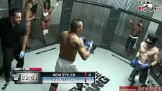 Odtwórz Blond dziwka z anulowanymi cyckami pieprzy zwycięzcę pugilizmu