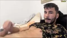 Reproducir Un tipo bien favorecido se corre en su tórax