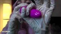 Reproducir Orificio de nudillos hacia abajo asmr lou nesbit, lia joe louise