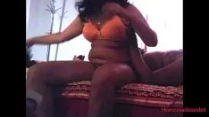 Reproducir Mujer de la casa estafa su economía y sexo conmigo