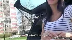 Redare Brațele de ridicare ale populației, domnișoara europeană, făcute de un turist amarican cu coarne 18